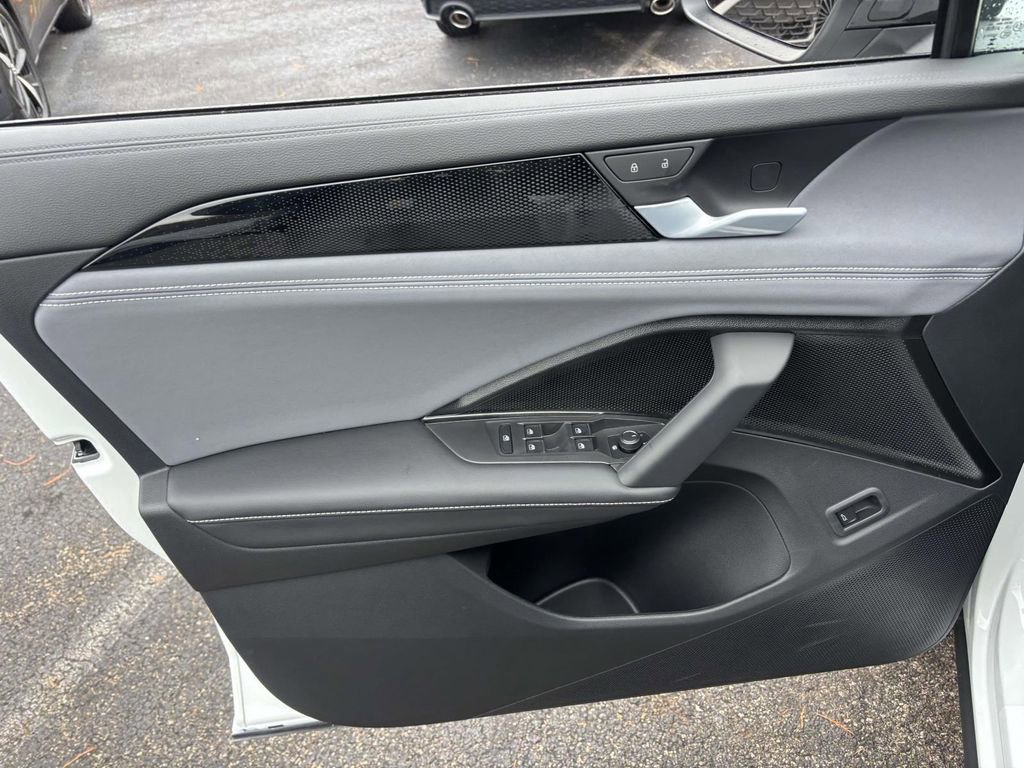 New 2026 Volkswagen Tiguan SE R-Line image 11