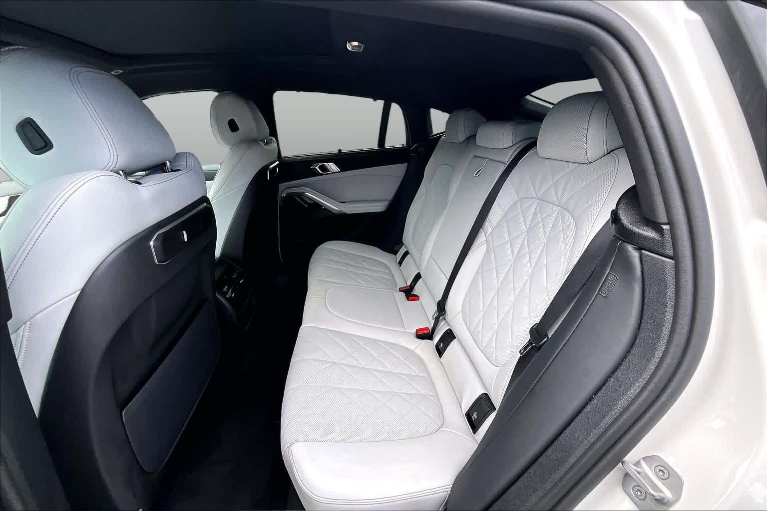 Used 2024 BMW X6 xDrive40i w/ Executive Package AWD/4WD image 21