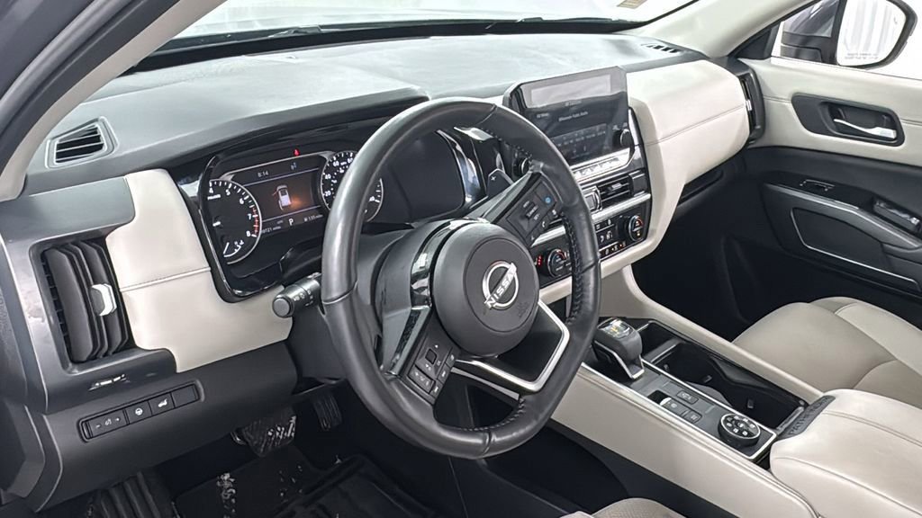 Used 2025 Nissan Pathfinder SL image 37