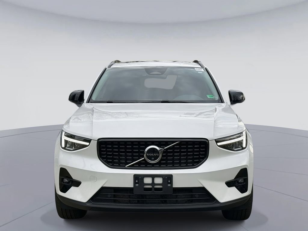 Used 2023 Volvo XC40 B5 Plus w/ Driver Assist Package image 8