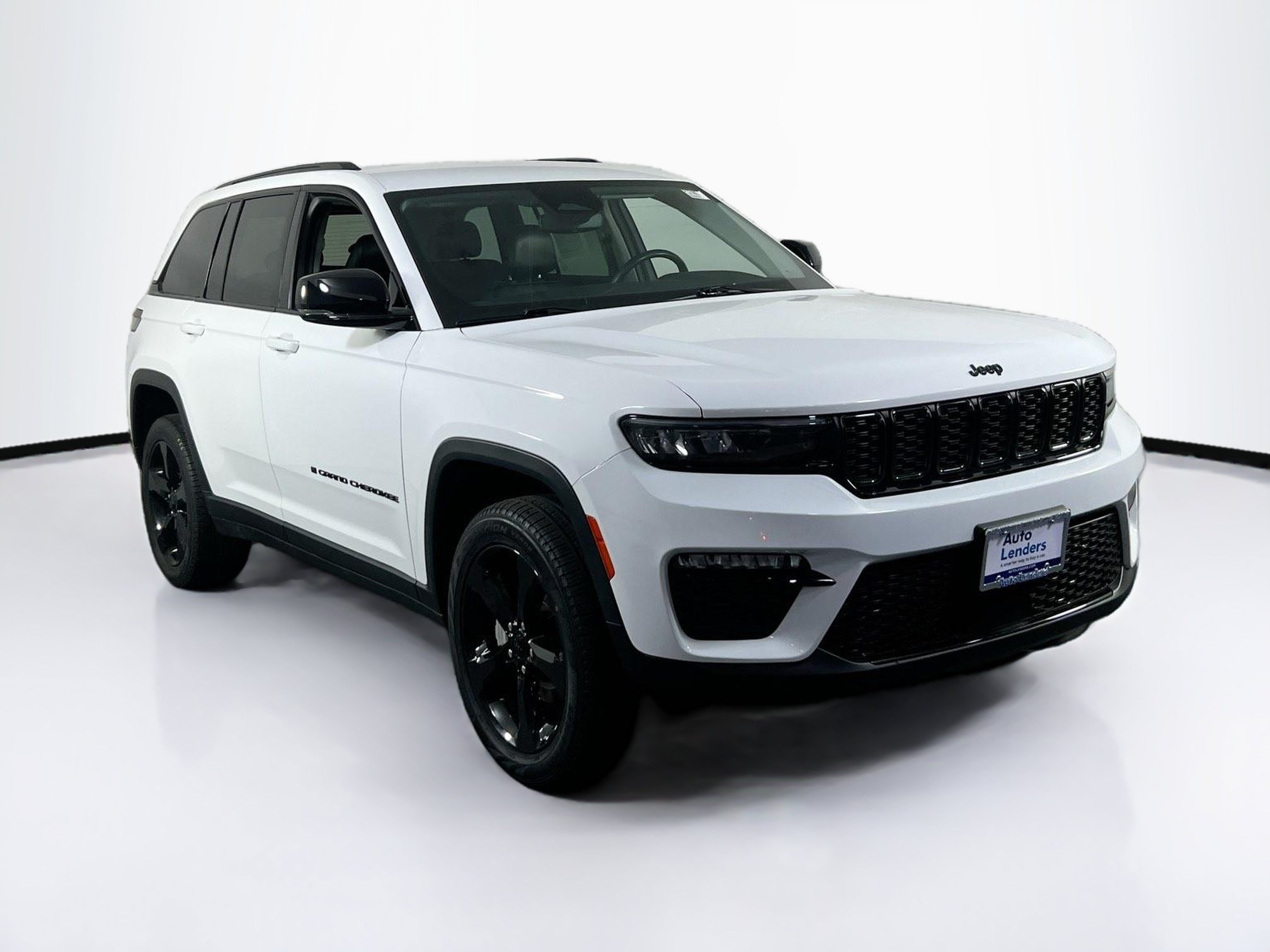 Used 2023 Jeep Grand Cherokee Limited w/ Black Appearance Package AWD/4WD image 3