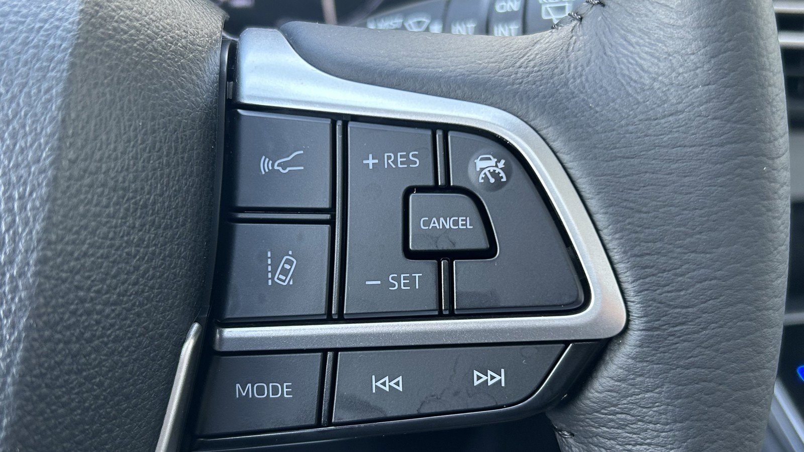 Used 2025 Toyota Sienna XLE w/ XLE Plus Package image 21