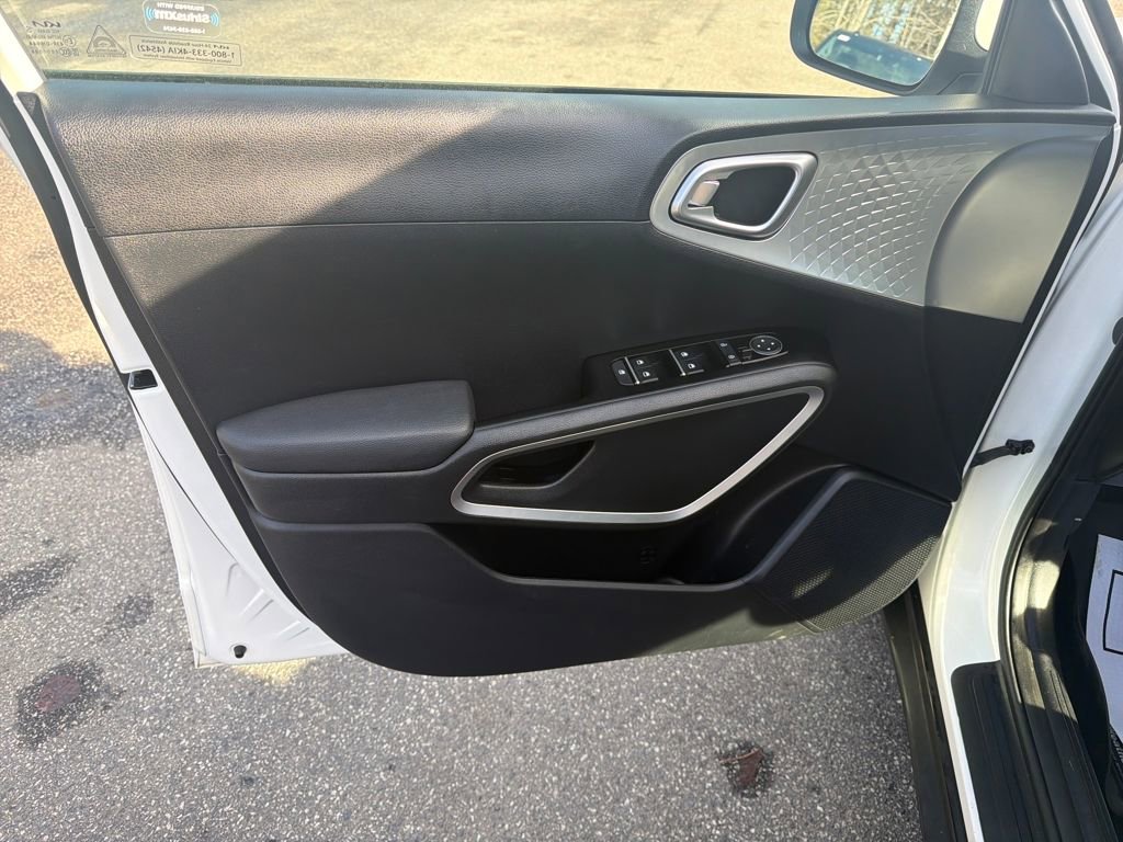 Used 2025 Kia Soul S image 12