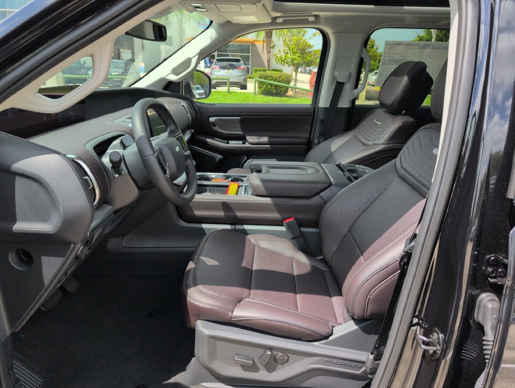 New 2026 Ford Expedition Max Platinum w/ Platinum Ultimate Package AWD/4WD image 5
