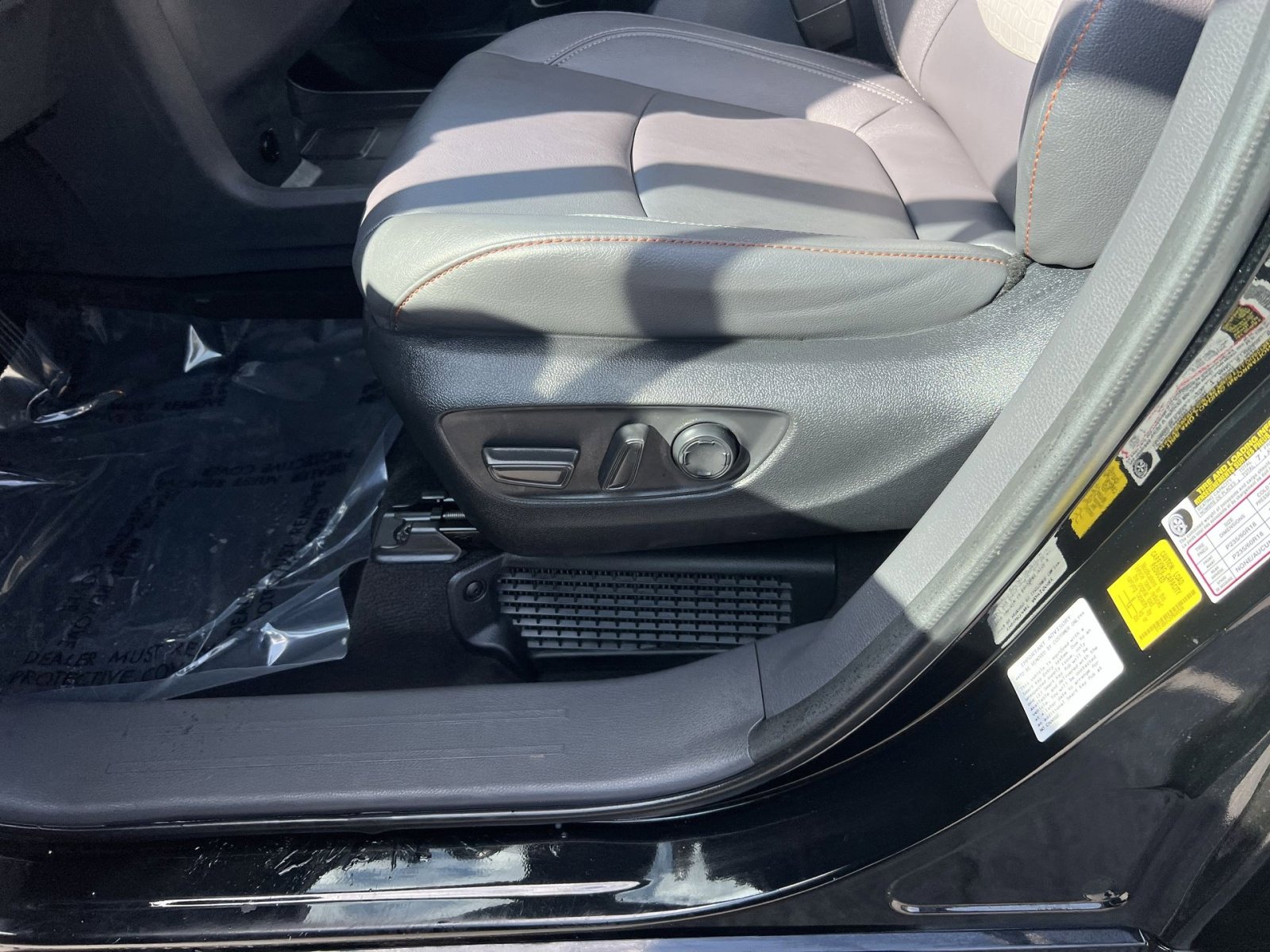 Used 2023 Toyota Sienna XSE image 14