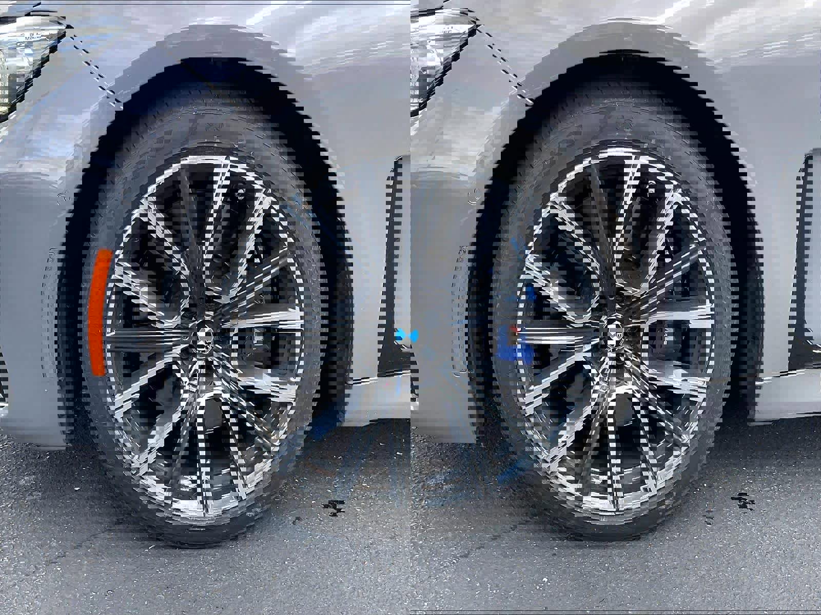 Used 2022 BMW 740i w/ M Sport Package RWD image 11