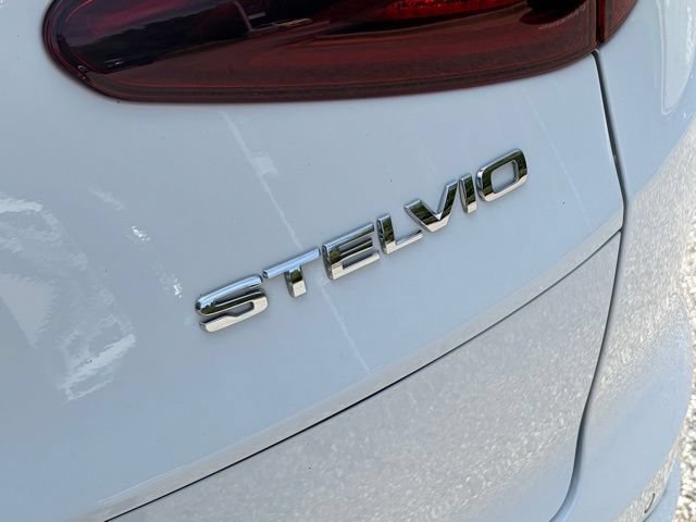 Used 2023 Alfa Romeo Stelvio Veloce AWD/4WD image 15