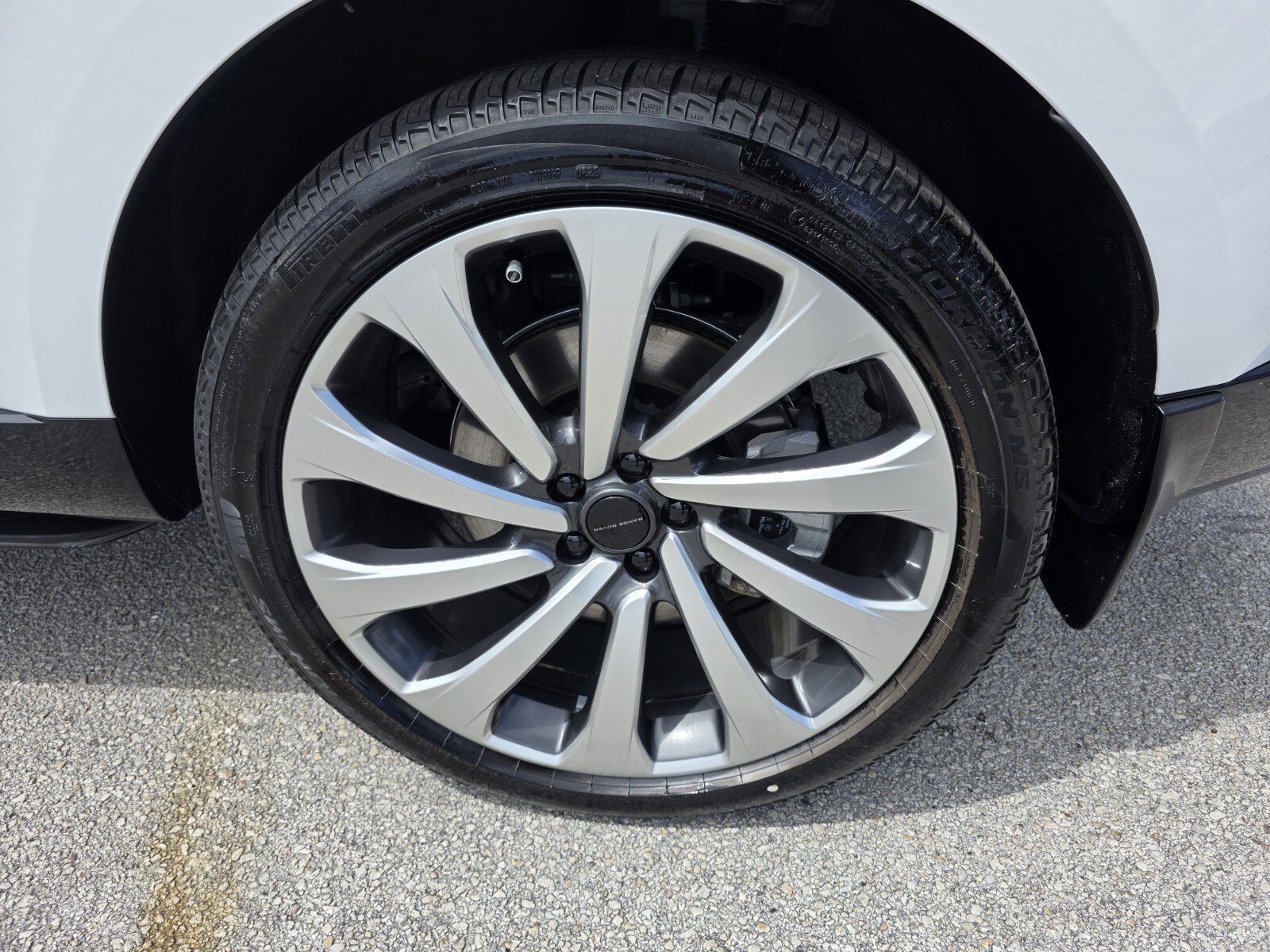 New 2026 Land Rover Range Rover SE image 9