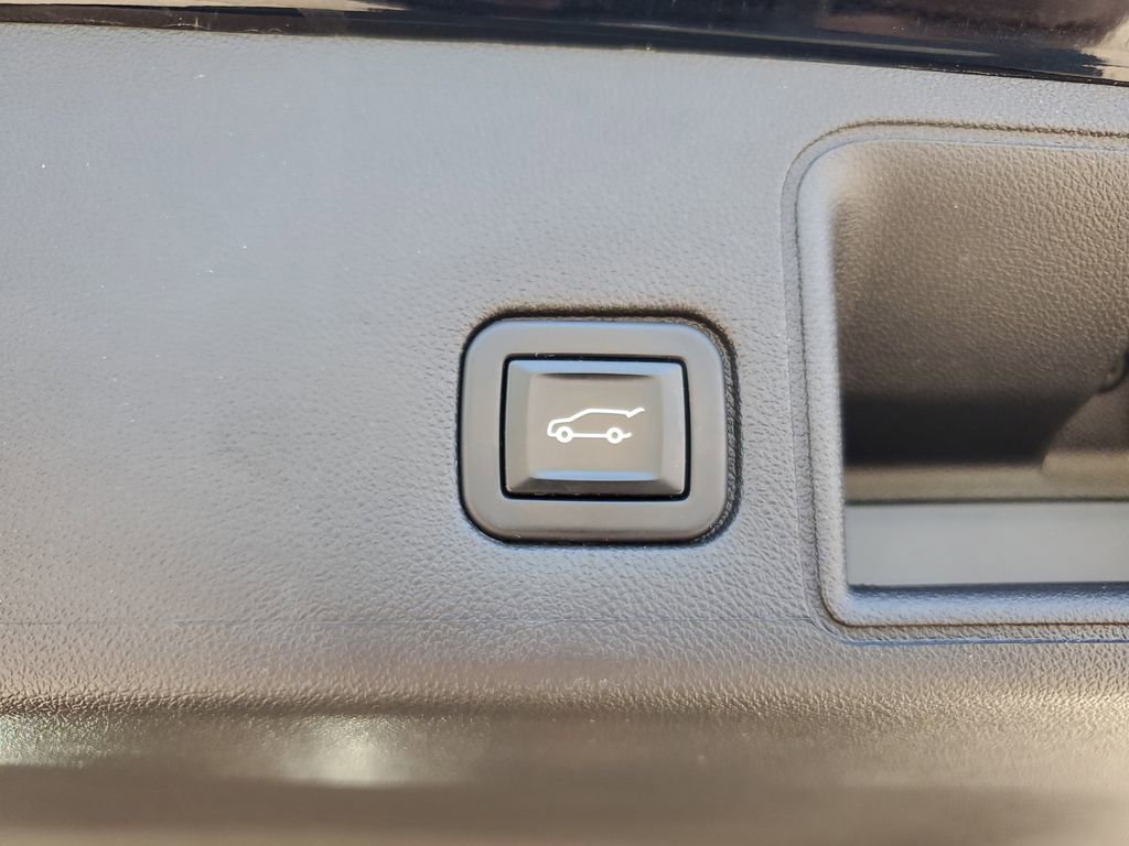 Used 2022 GMC Terrain SLE w/ Driver Convenience Package FWD image 31