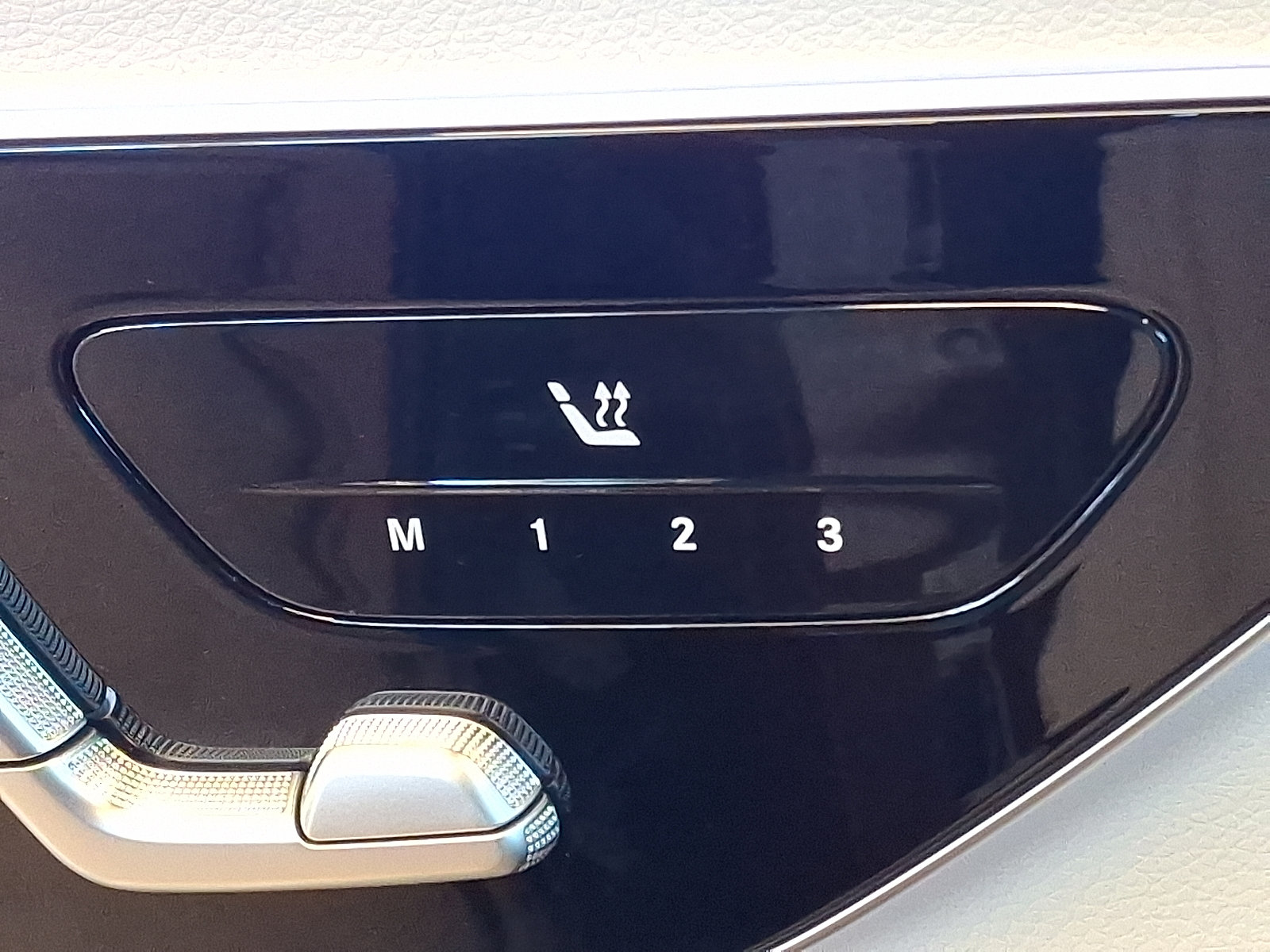 New 2026 Mercedes-Benz E 350 4MATIC Sedan image 17