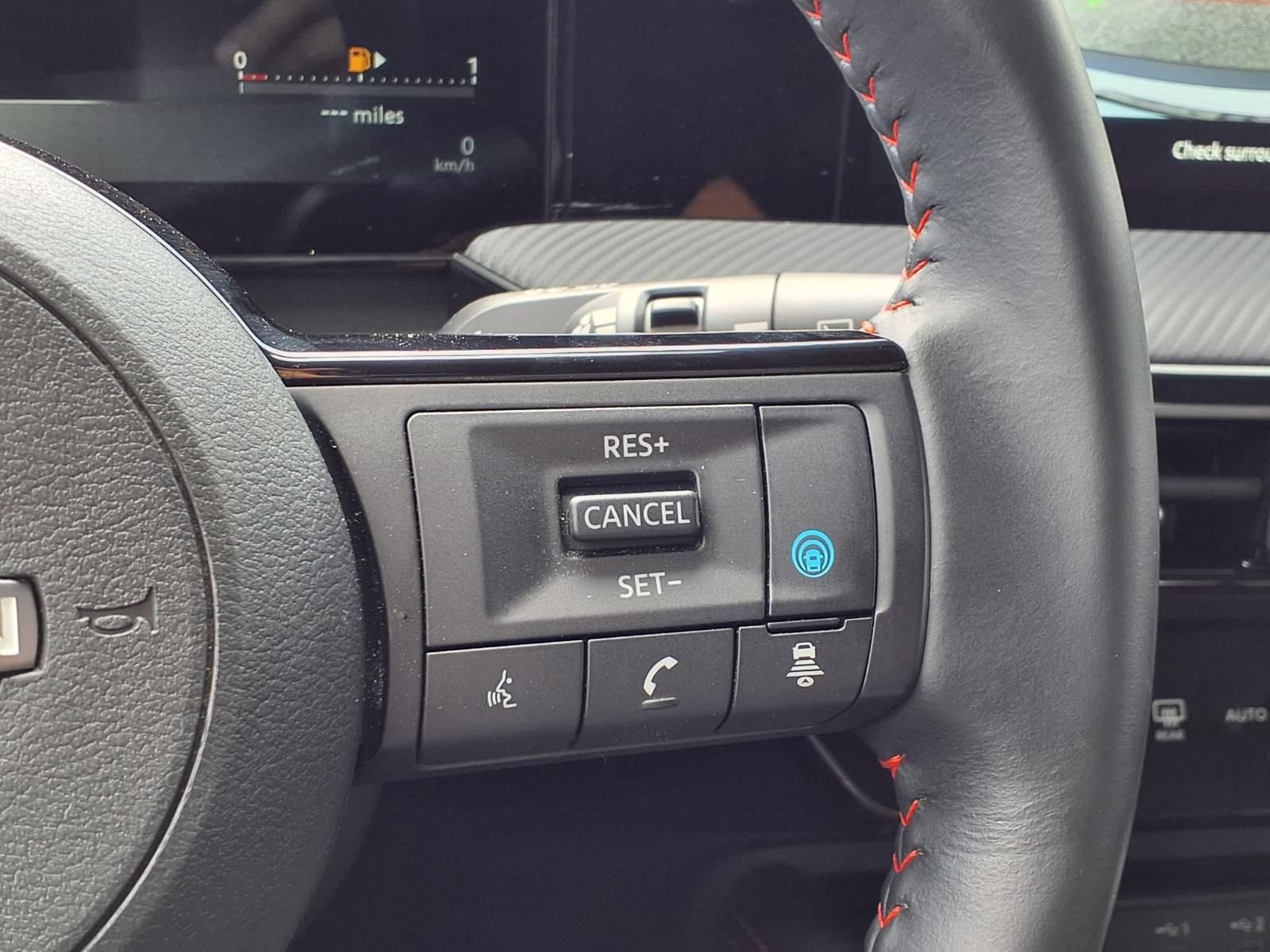 Used 2025 Nissan Kicks SR AWD/4WD image 15
