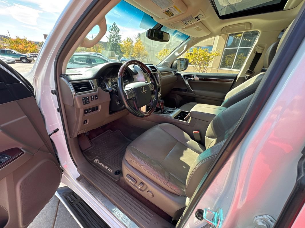 Used 2018 Lexus GX 460 Premium w/ Premium Package AWD/4WD image 30