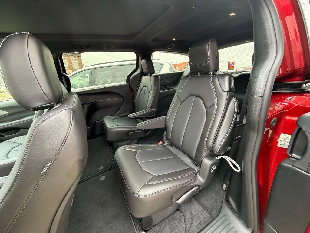 New 2026 Chrysler Pacifica Select FWD image 10