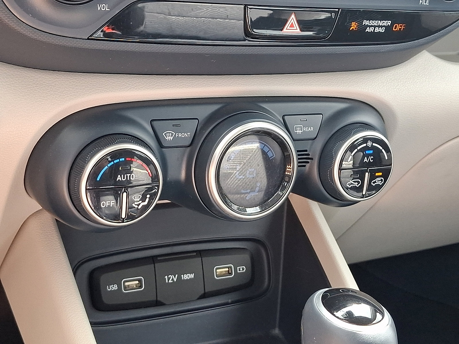 Certified 2022 Hyundai Venue Limited w/ Cargo Package image 15