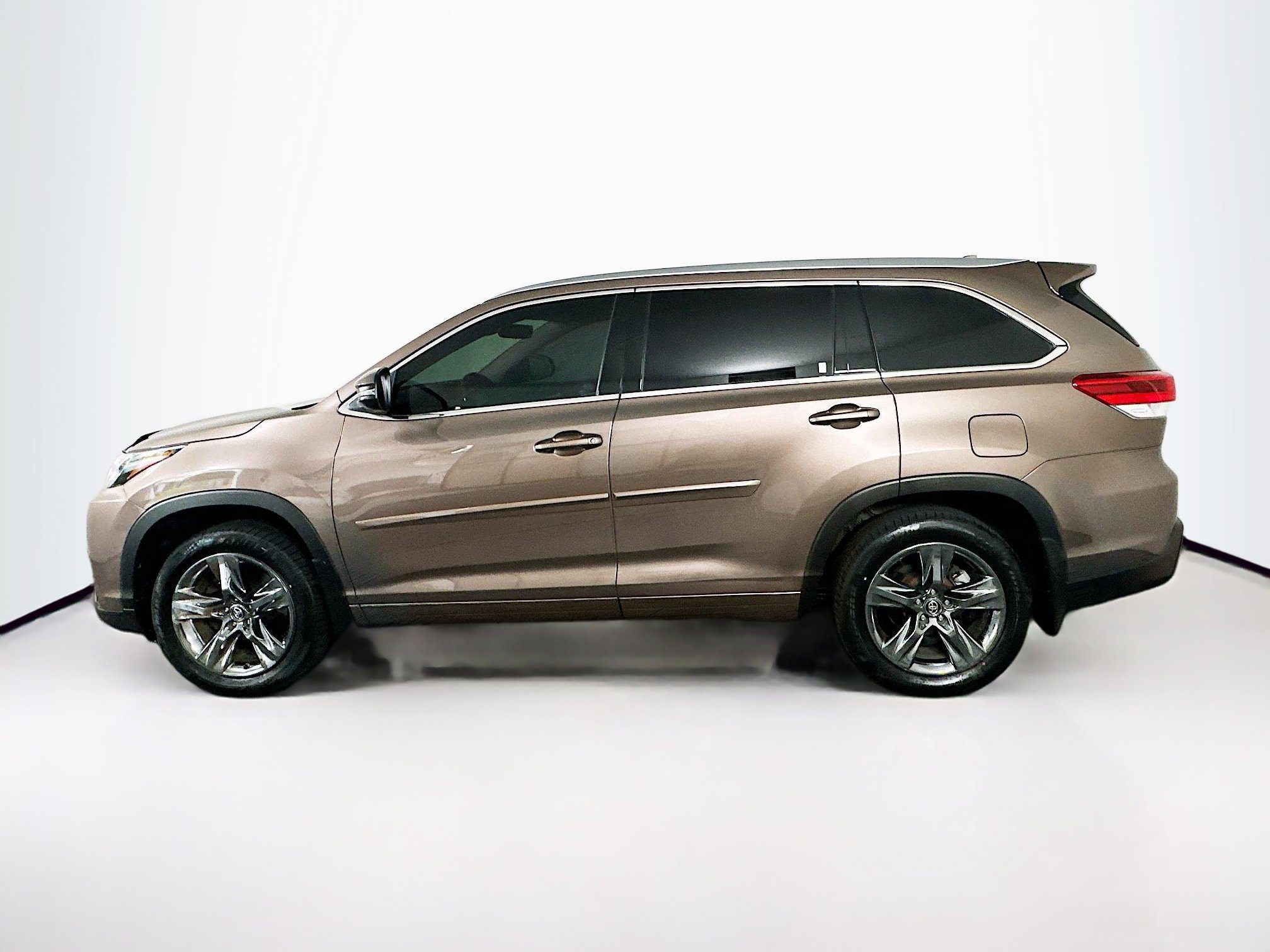 Used 2018 Toyota Highlander Limited Platinum image 4