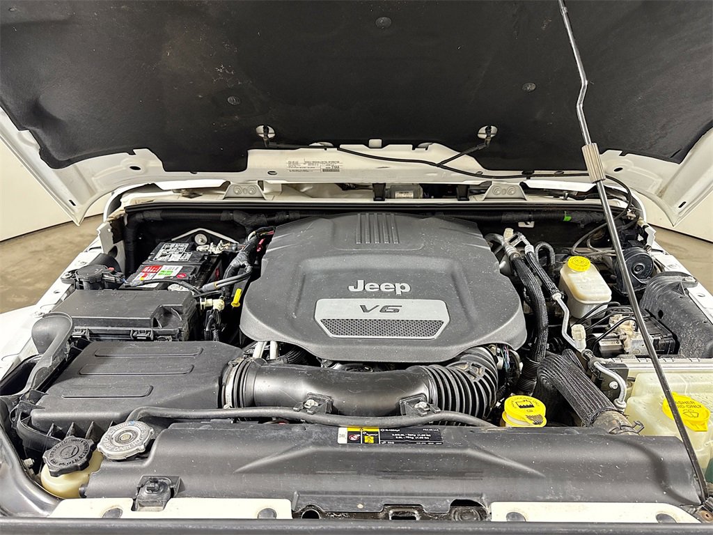 Used 2018 Jeep Wrangler Unlimited Sahara w/ Connectivity Group image 25