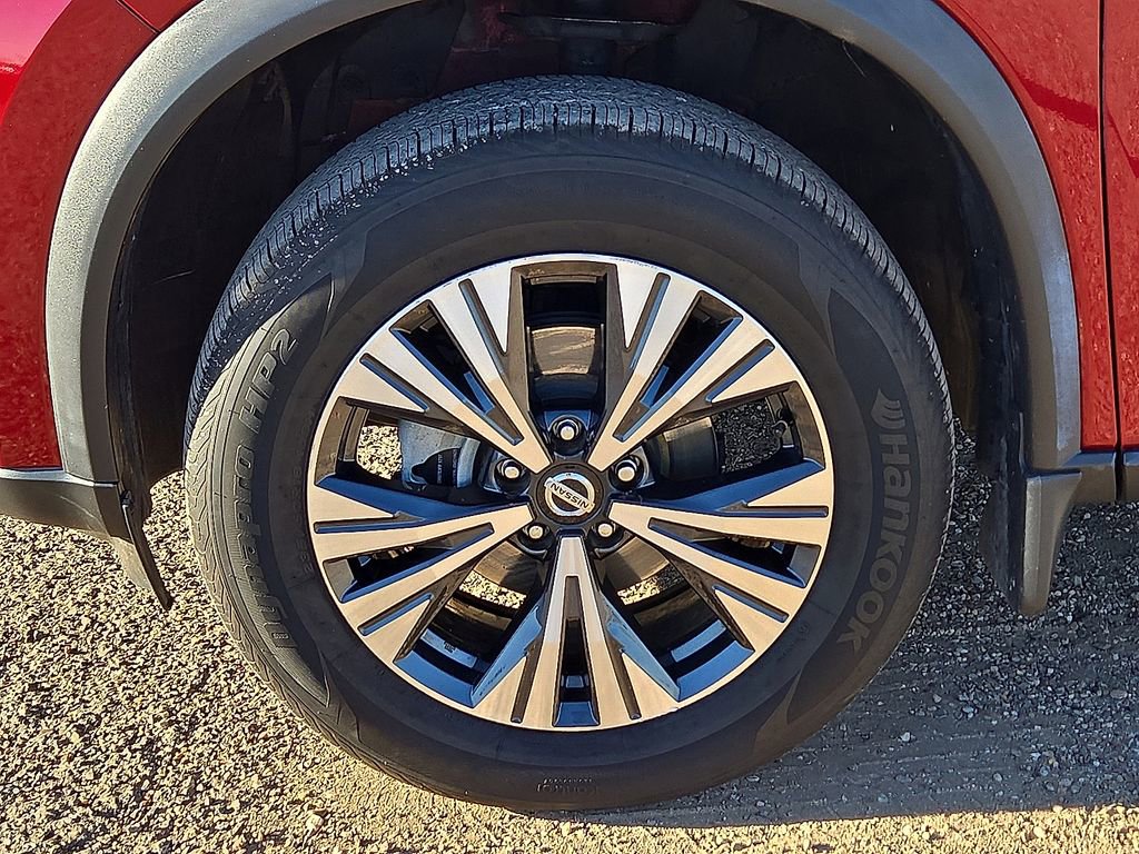 Used 2021 Nissan Rogue SV image 11