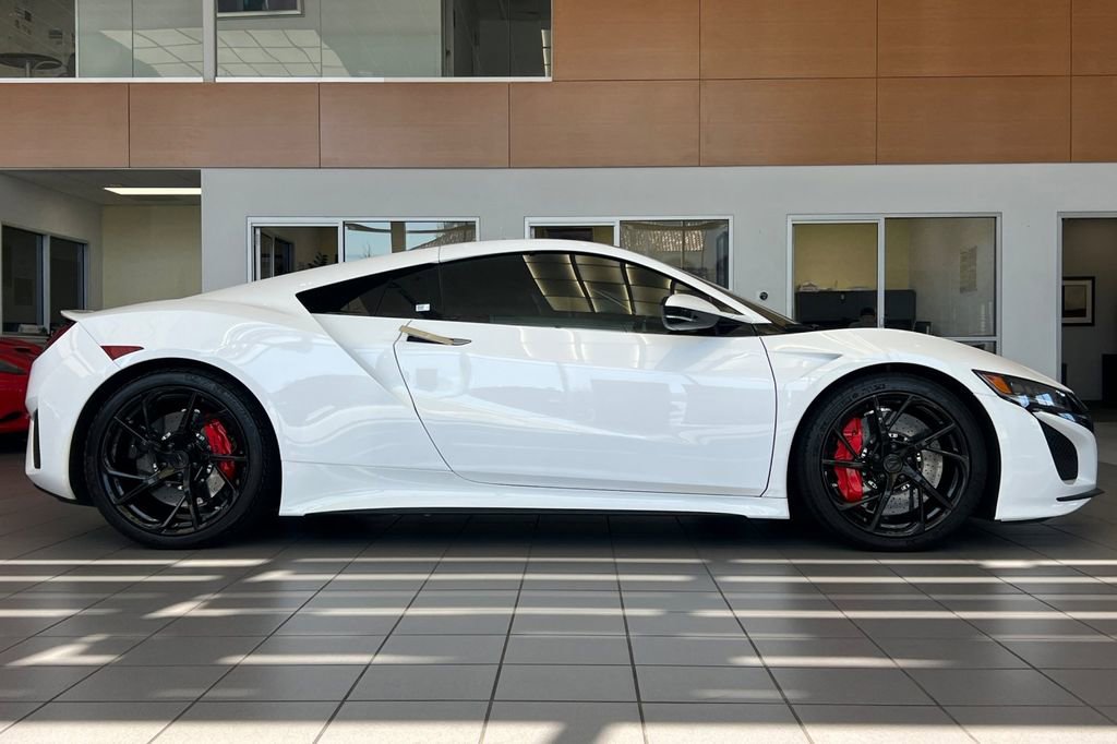 Used 2017 Acura NSX image 2