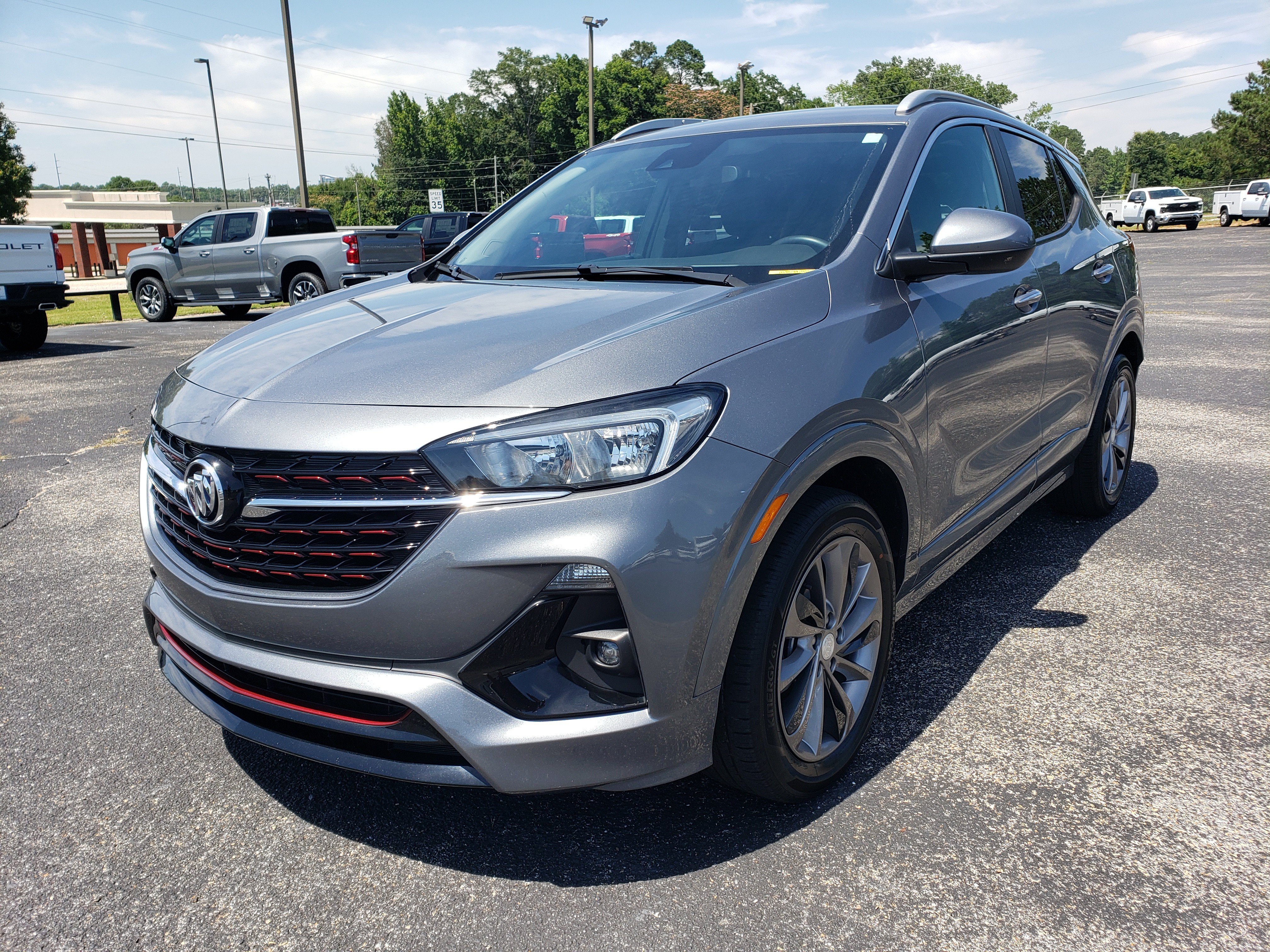 Used 2022 Buick Encore GX Select w/ Sport Touring Package FWD image 2