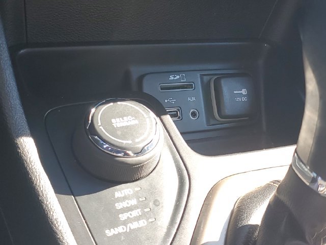 Used 2017 Jeep Cherokee Limited AWD/4WD image 30