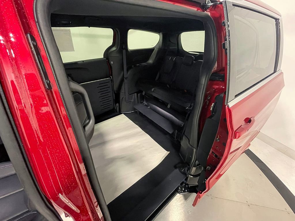 Used 2026 Chrysler Voyager LX image 19