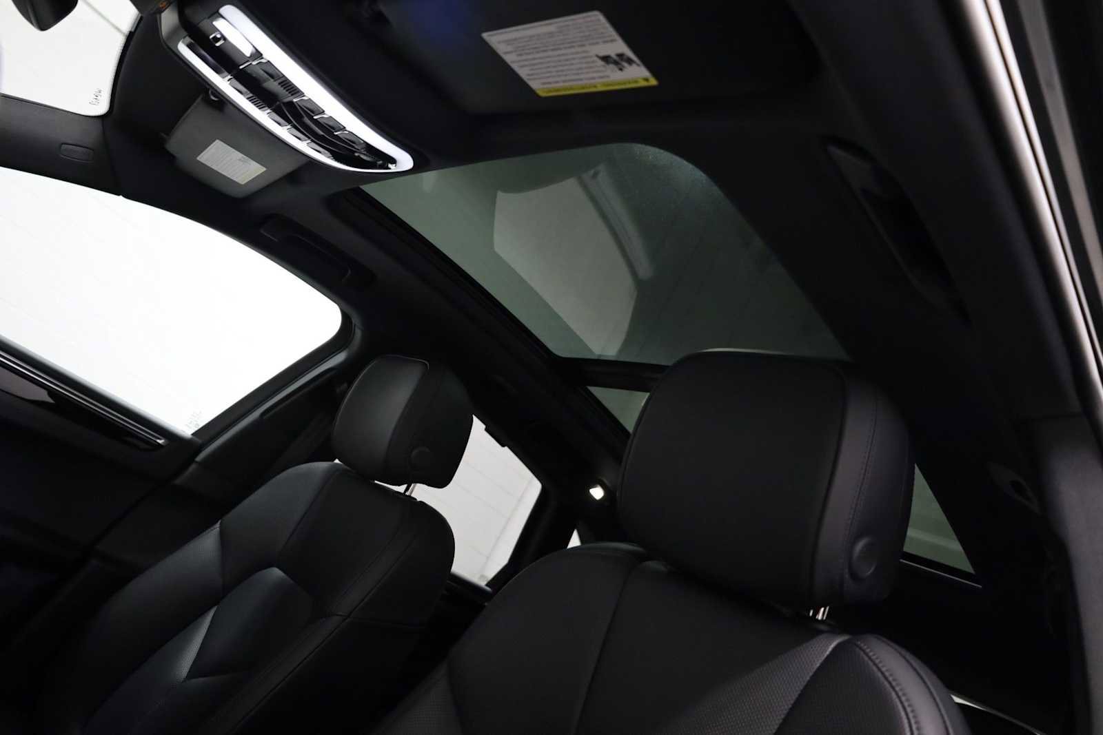 Certified 2024 Porsche Macan AWD/4WD image 20