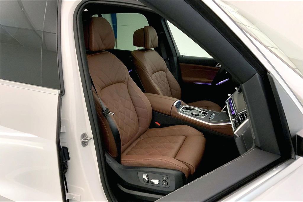 New 2026 BMW X5 xDrive50e w/ Climate Comfort Package image 7