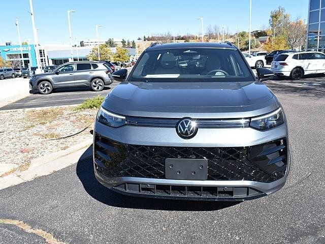 New 2026 Volkswagen Tiguan SE R-Line AWD/4WD image 2