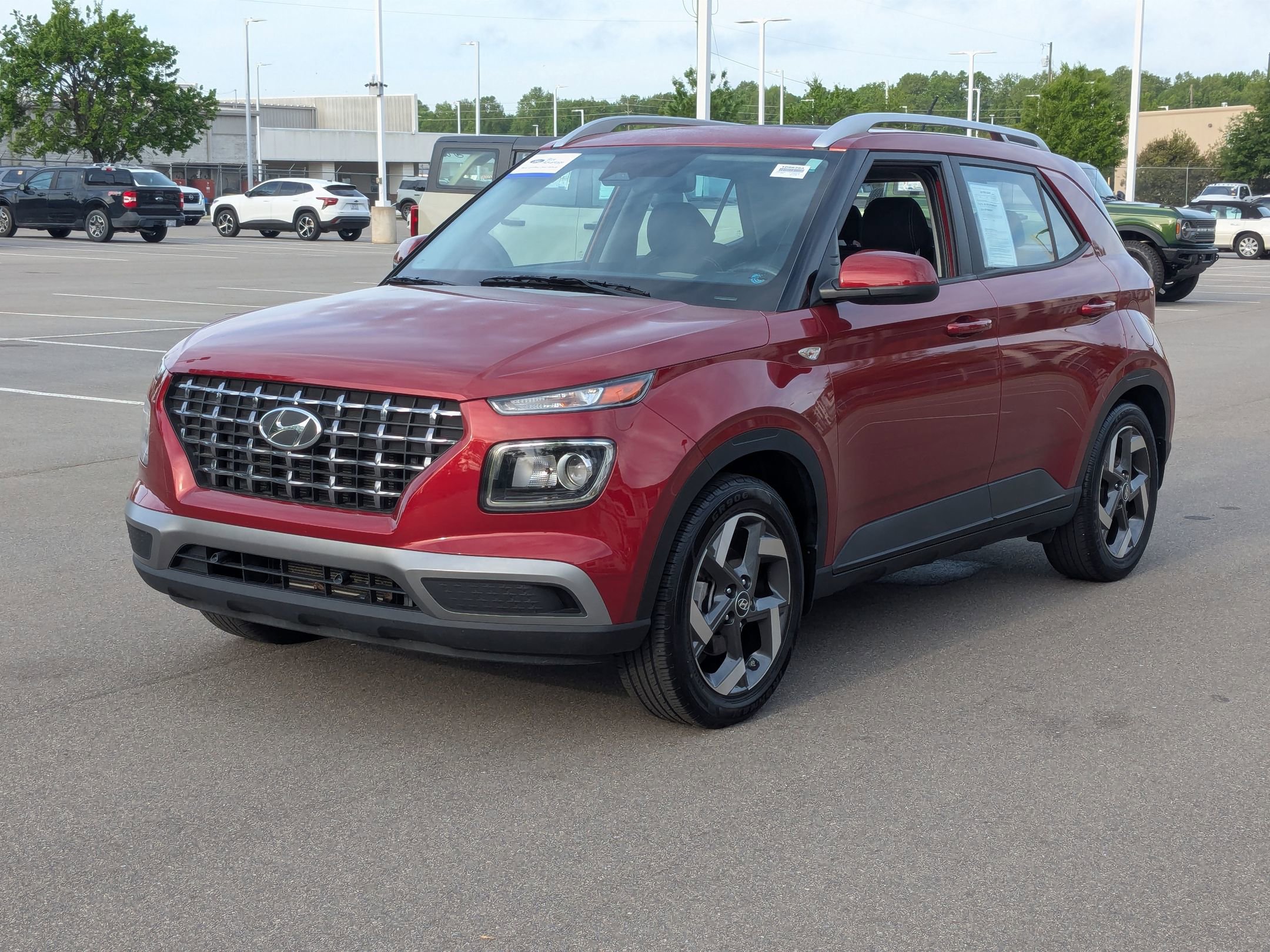 Used 2024 Hyundai Venue SEL FWD image 8