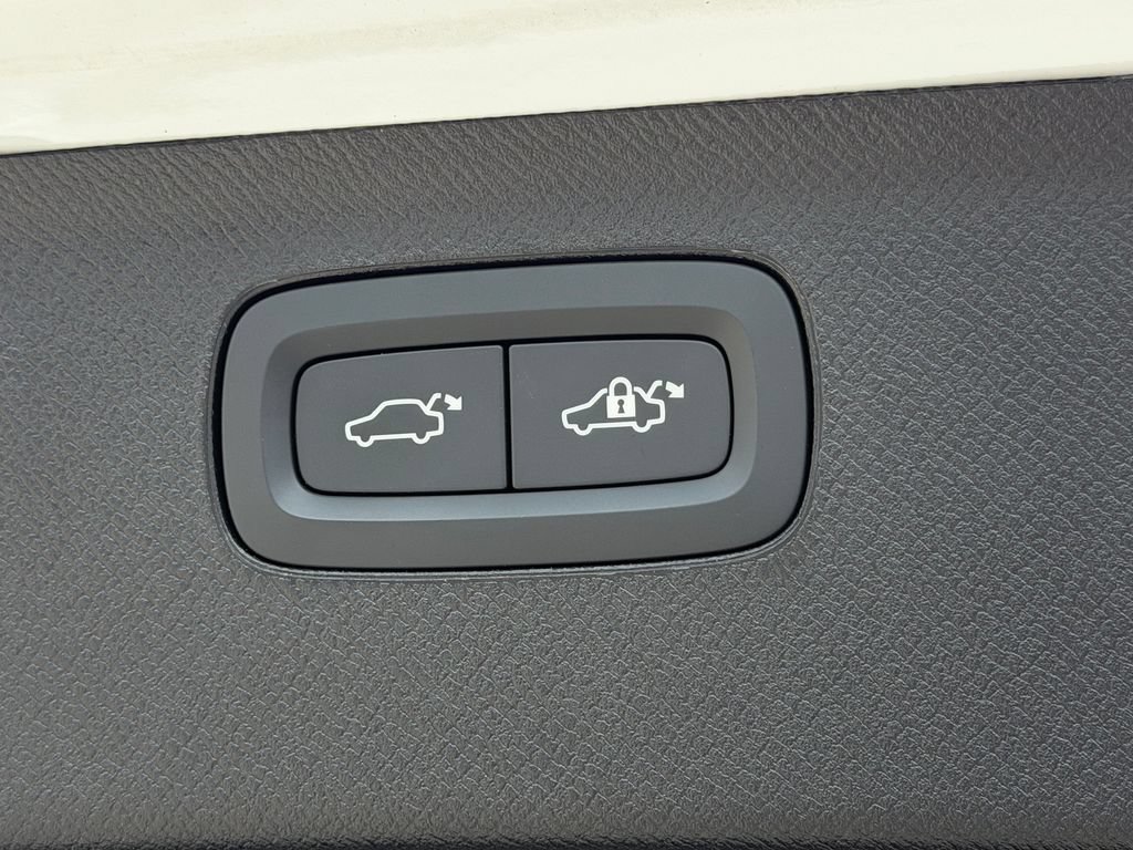 New 2026 Volvo XC90 B6 Ultra w/ Protection Package AWD/4WD image 14