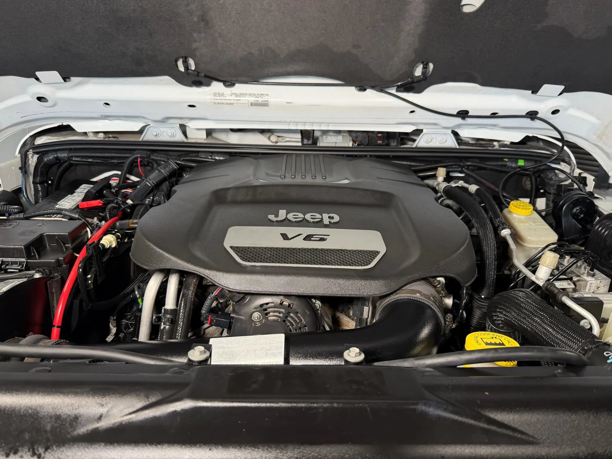 Used 2015 Jeep Wrangler Unlimited Sahara AWD/4WD image 18