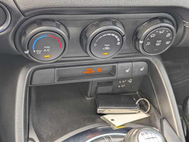Used 2021 MAZDA MX-5 Miata Club RWD image 18