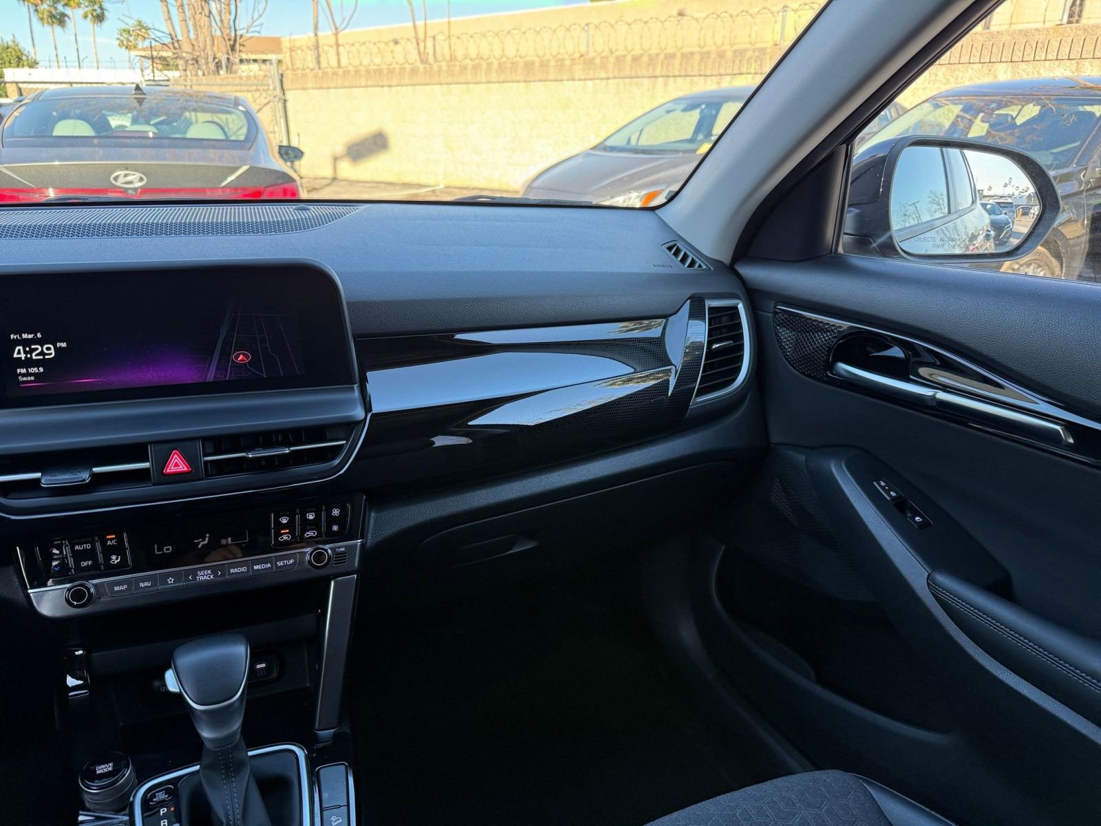 Used 2025 Kia Seltos S image 36