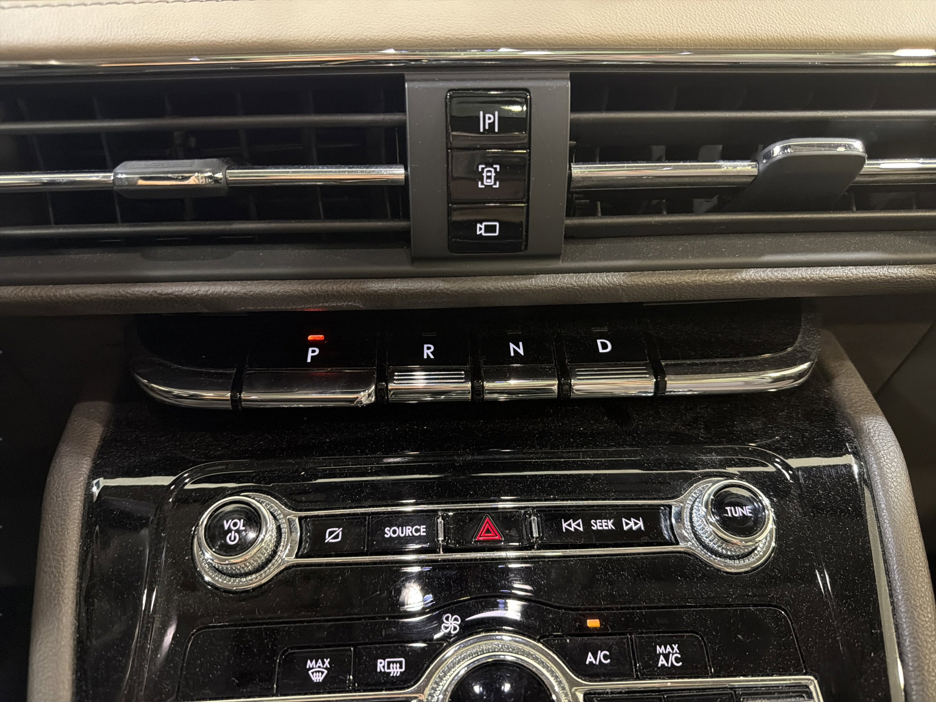 Used 2022 Lincoln Corsair FWD w/ Premium Package image 18