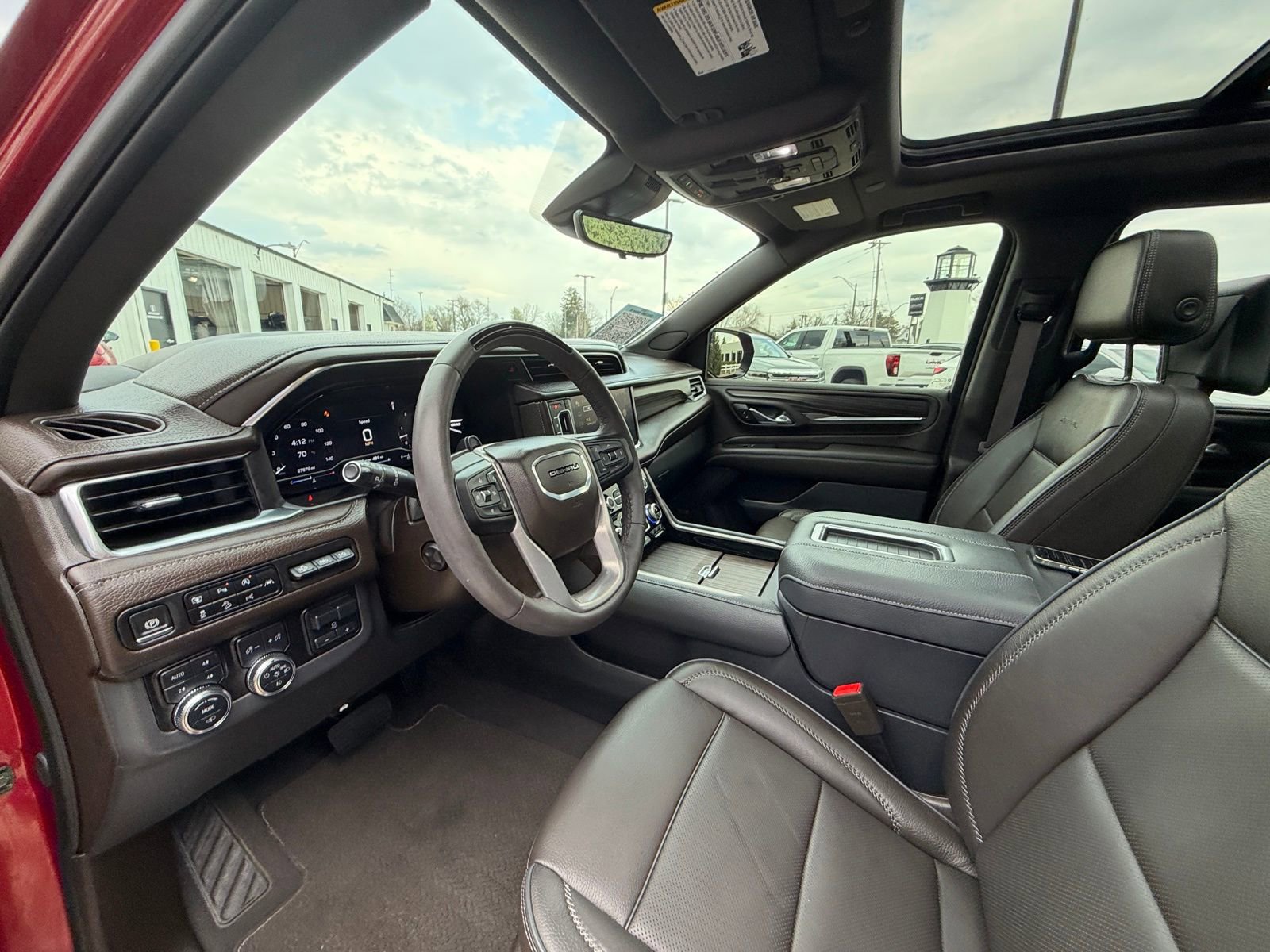Used 2024 GMC Yukon XL Denali w/ Denali Reserve Package image 17