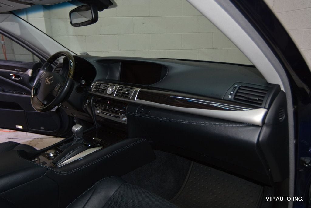 Used 2013 Lexus LS 460 w/ Comfort Pkg RWD image 11