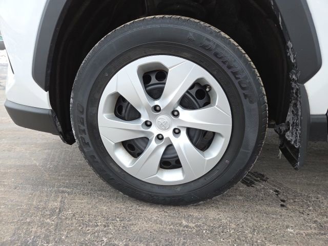 Used 2022 Toyota RAV4 LE image 25