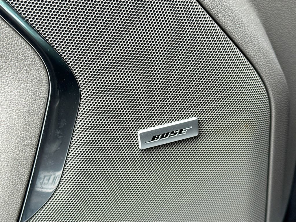 Used 2022 Chevrolet Suburban LT w/ Luxury Package image 19