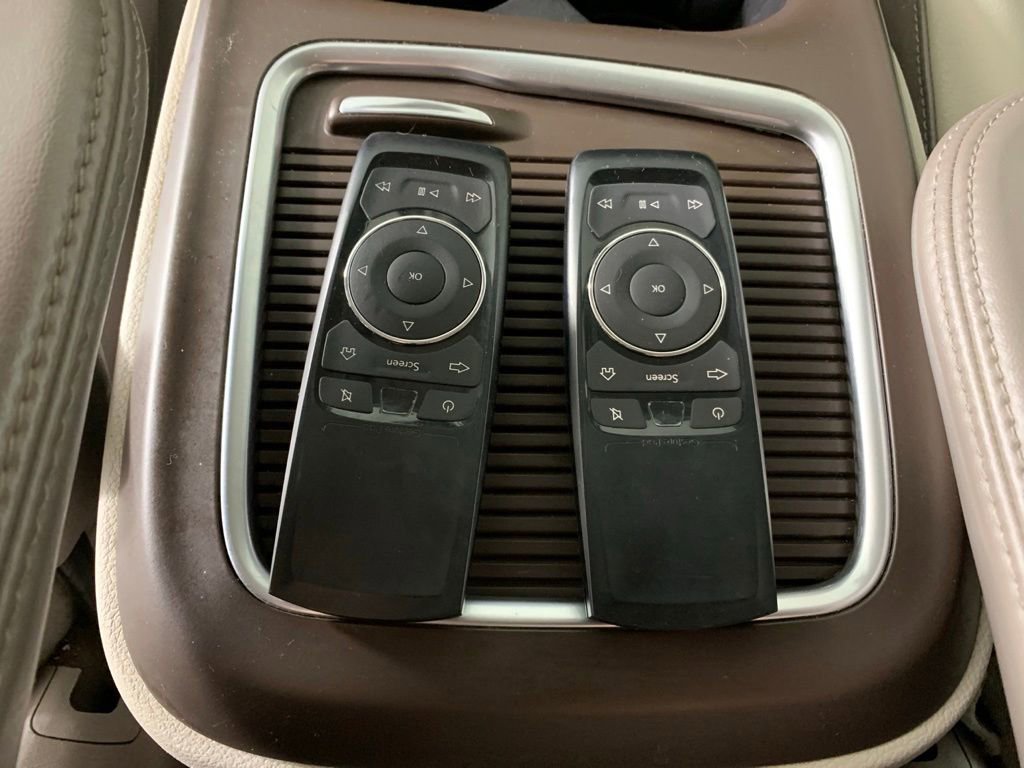 Used 2017 Chrysler Pacifica Touring-L Plus FWD image 35