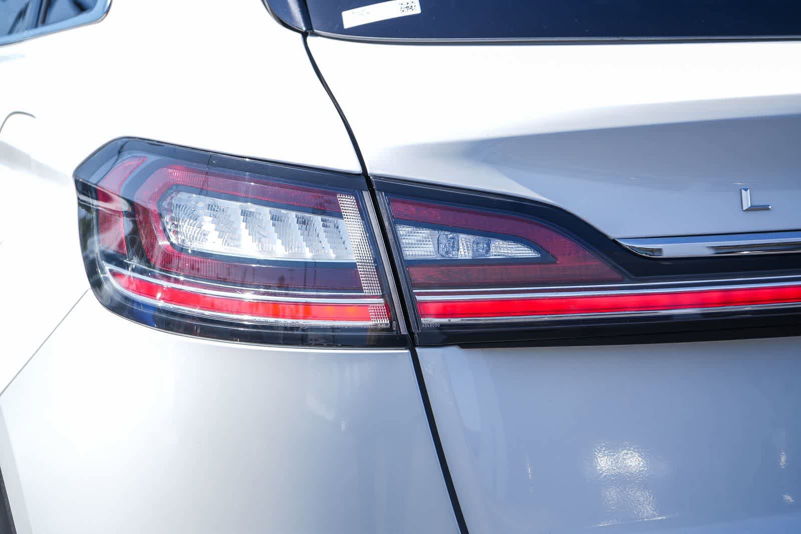 Used 2022 Lincoln Nautilus Reserve w/ Luxury Package FWD image 9