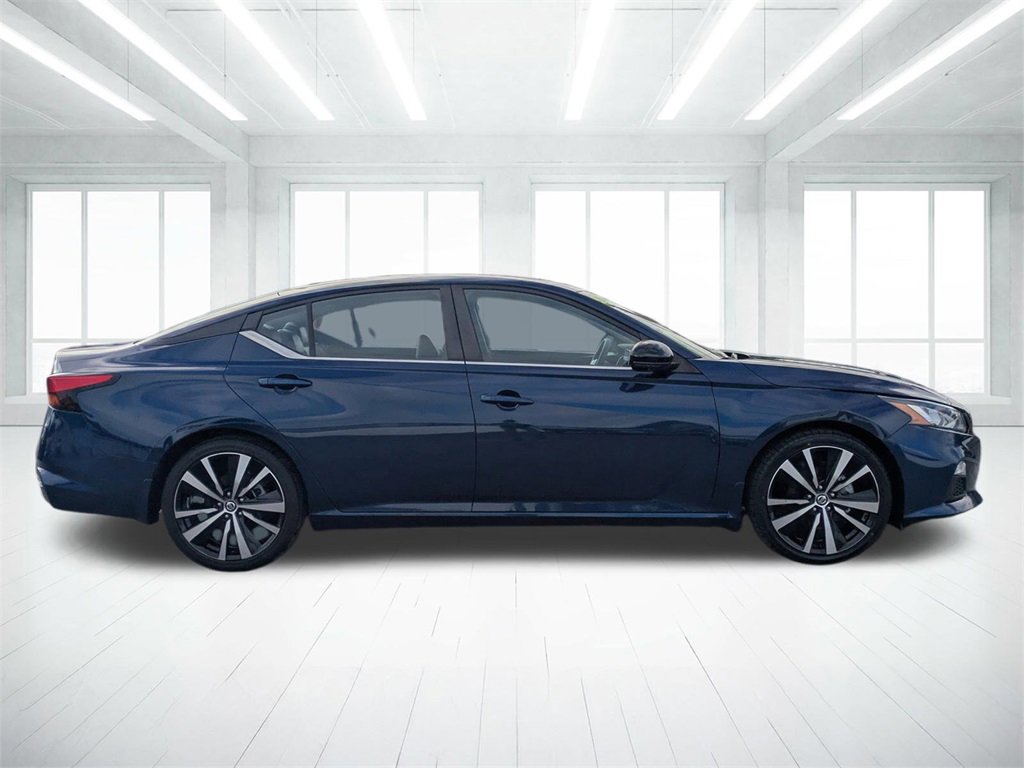 Used 2021 Nissan Altima 2.5 SR w/ SR Premium Package image 2