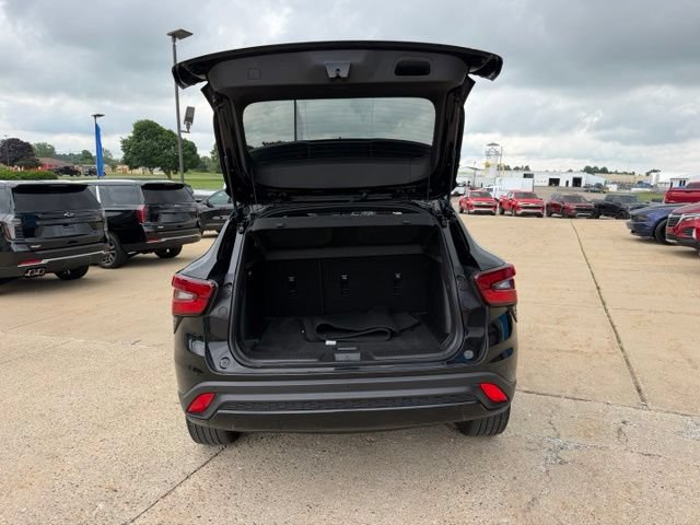 Used 2024 Chevrolet Trax RS w/ Sunroof Package FWD image 35