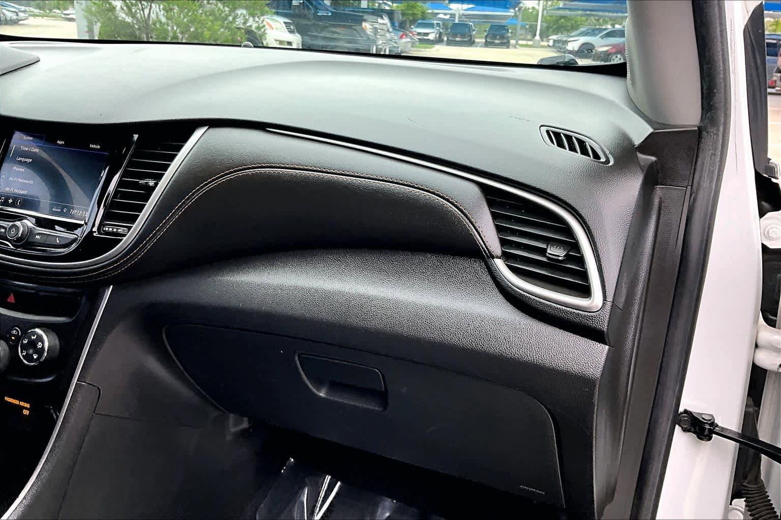 Used 2020 Chevrolet Trax LT w/ LT Convenience Package AWD/4WD image 19