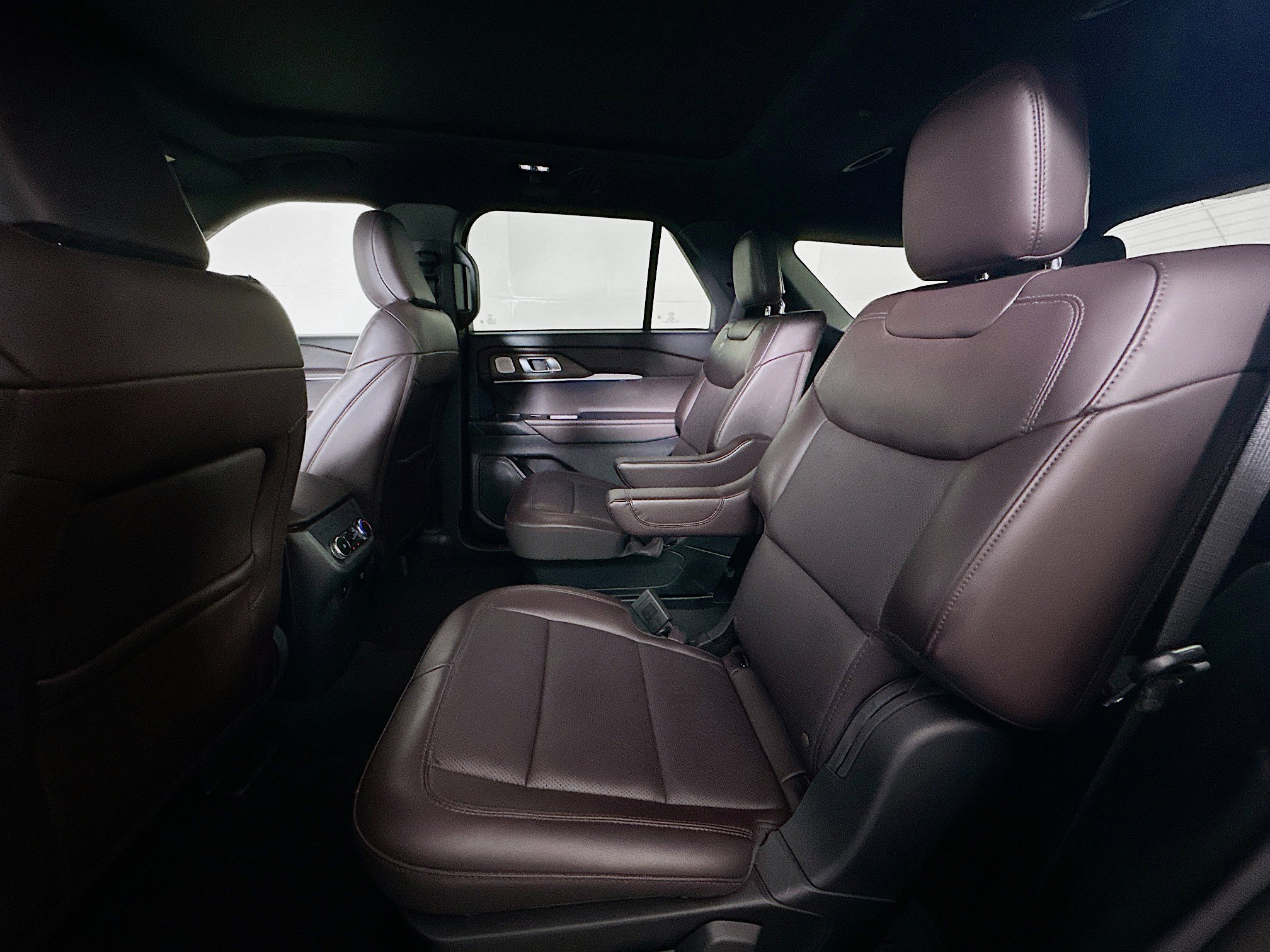 Used 2025 Ford Explorer Platinum image 29