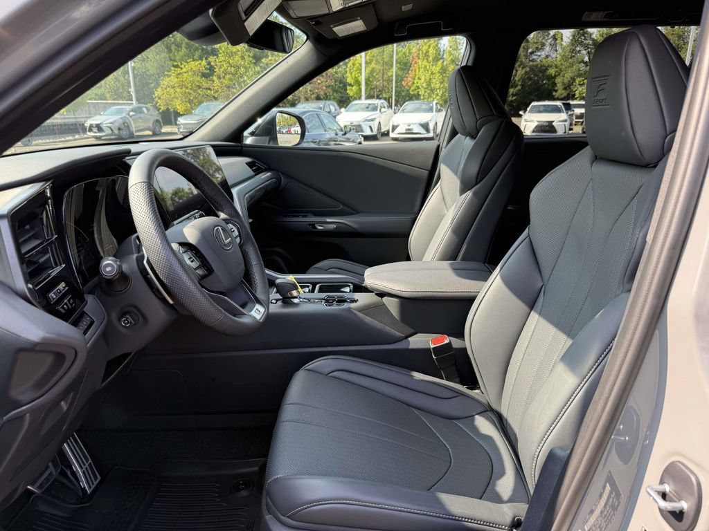Used 2026 Lexus TX 500h AWD w/ Technology Package image 13
