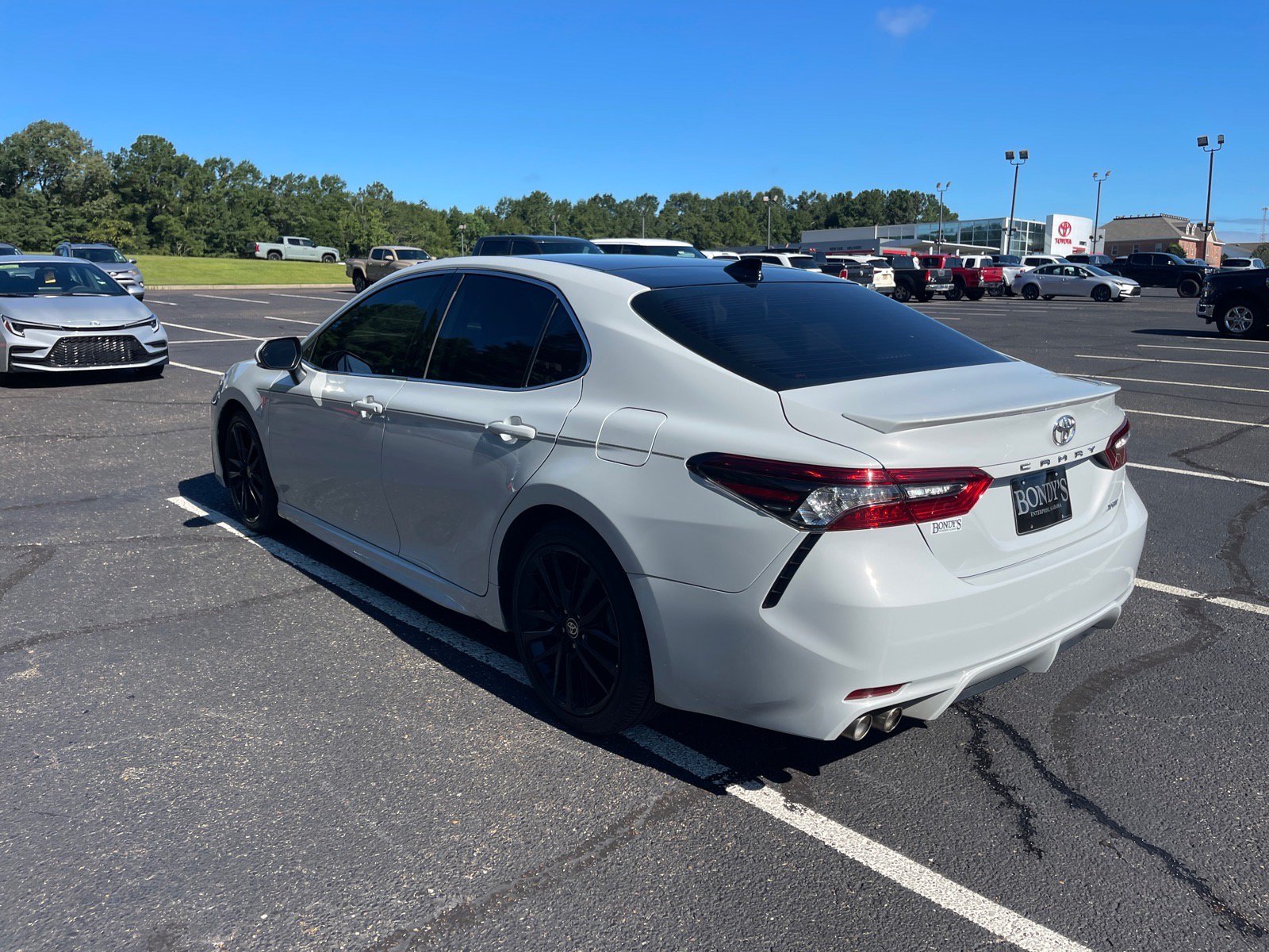 Used 2022 Toyota Camry XSE FWD image 14