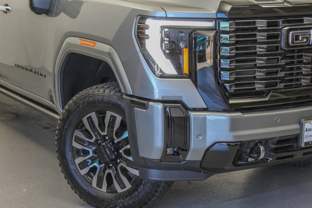 New 2026 GMC Sierra 2500 Denali Ultimate w/ LPO, Black Badging Package AWD/4WD image 2