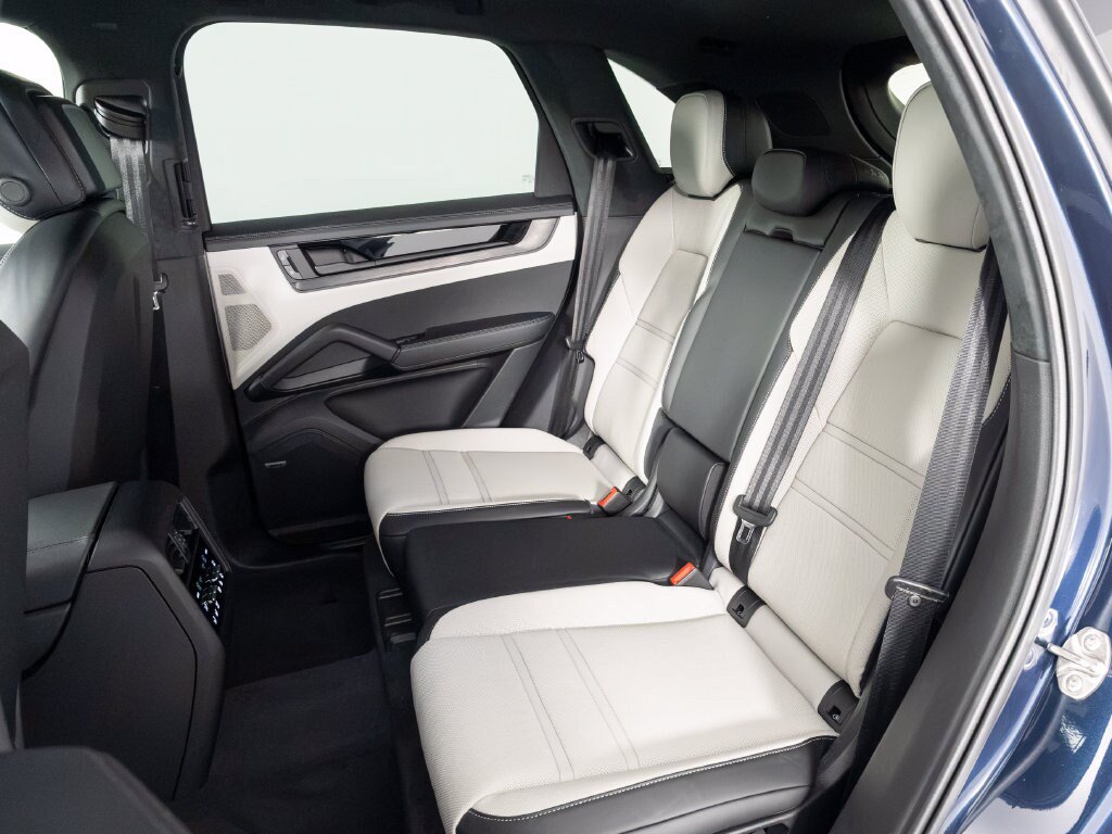 New 2026 Porsche Cayenne GTS AWD/4WD image 39