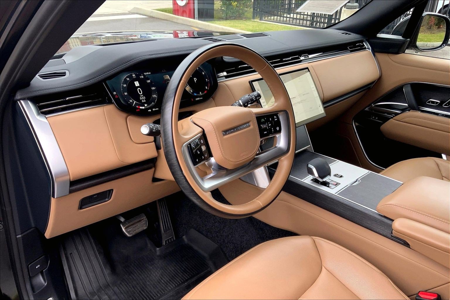 Used 2025 Land Rover Range Rover Long Wheelbase SE image 17