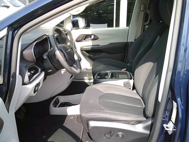 Used 2018 Chrysler Pacifica Touring Plus image 13